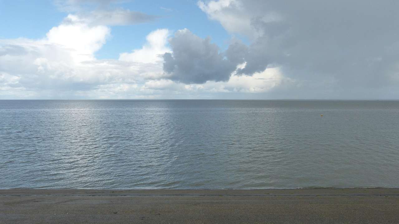 An image of sea, horizon and sky symbolising freedom